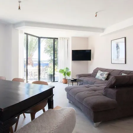 Your Desk On The Beach, Vista Bella Seaview 아파트